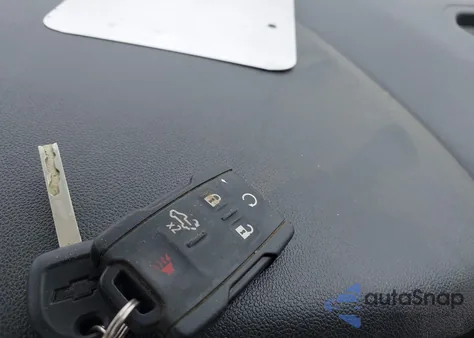 2020 Chevrolet Silverado 1500 4Wd Short Bed Custom z USA, uszkodzony, nr VIN 1GCPYBEH1LZ267892